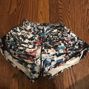 Lulu Lemon hottie hot shorts!